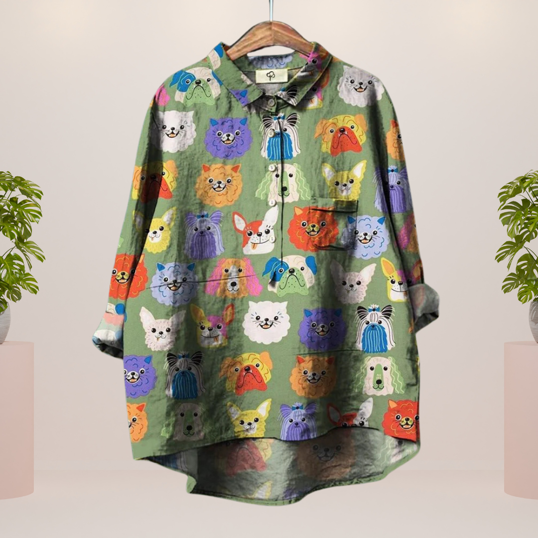Tilda – Verspielte Bluse mit Hunde-Print und Knopfleiste