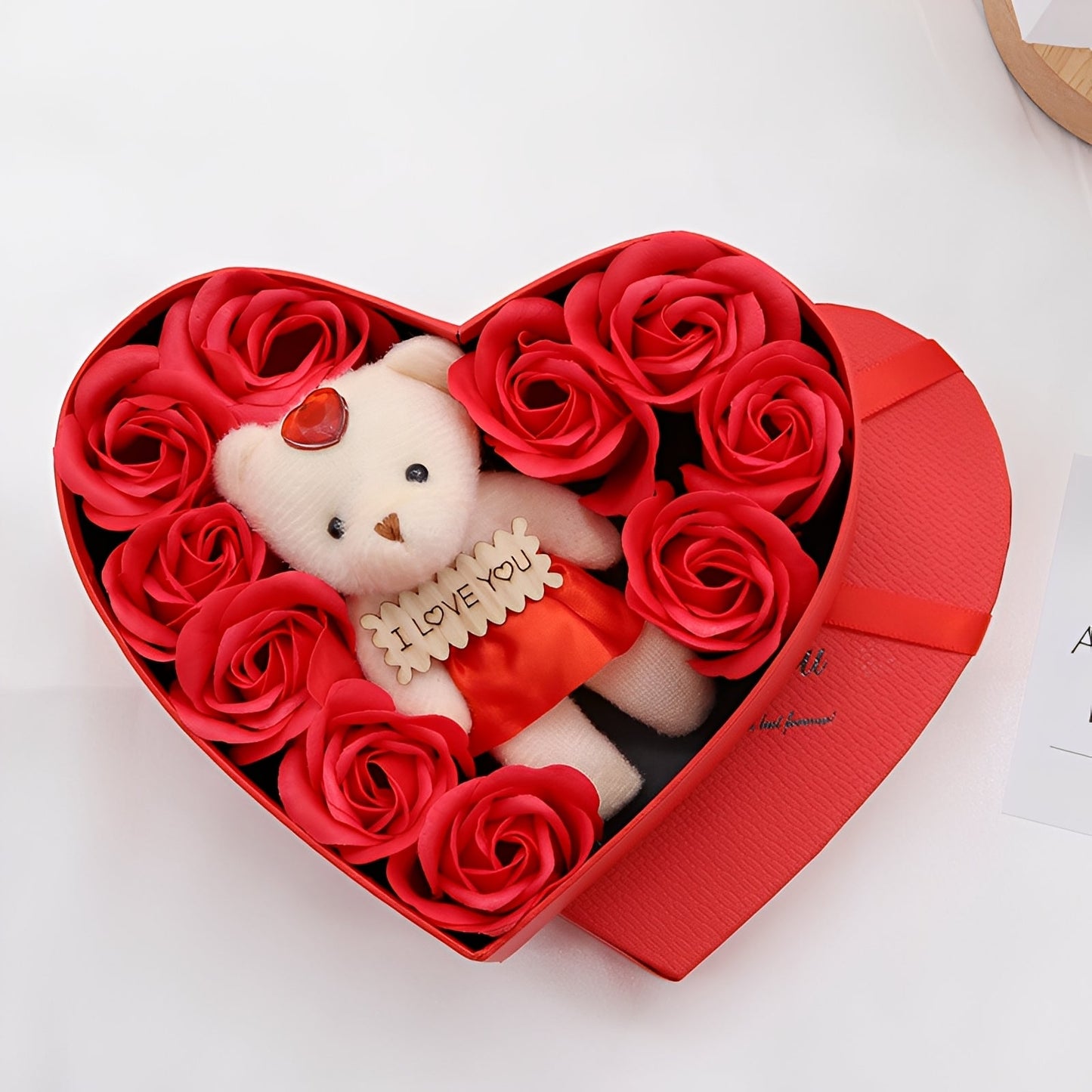 Heartley - Rosenbär als Geschenk in Herzform für den Valentinstag