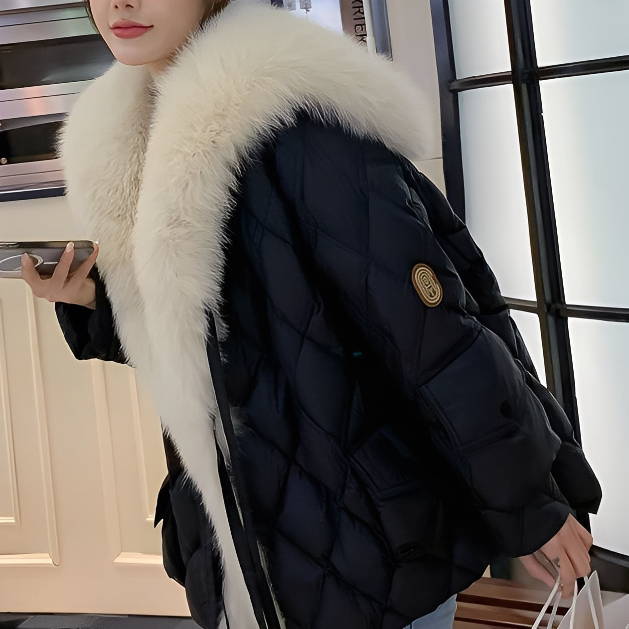 Marjorie - Modische Damen-Daunenjacke mit Fellkragen