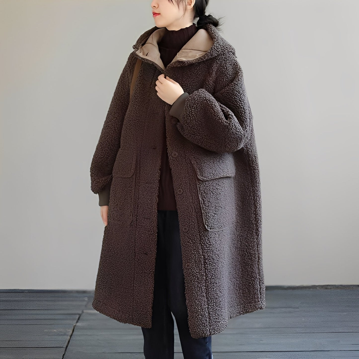 Nydia - Bequemer Damenmantel aus Wollmaterial mit Kapuze