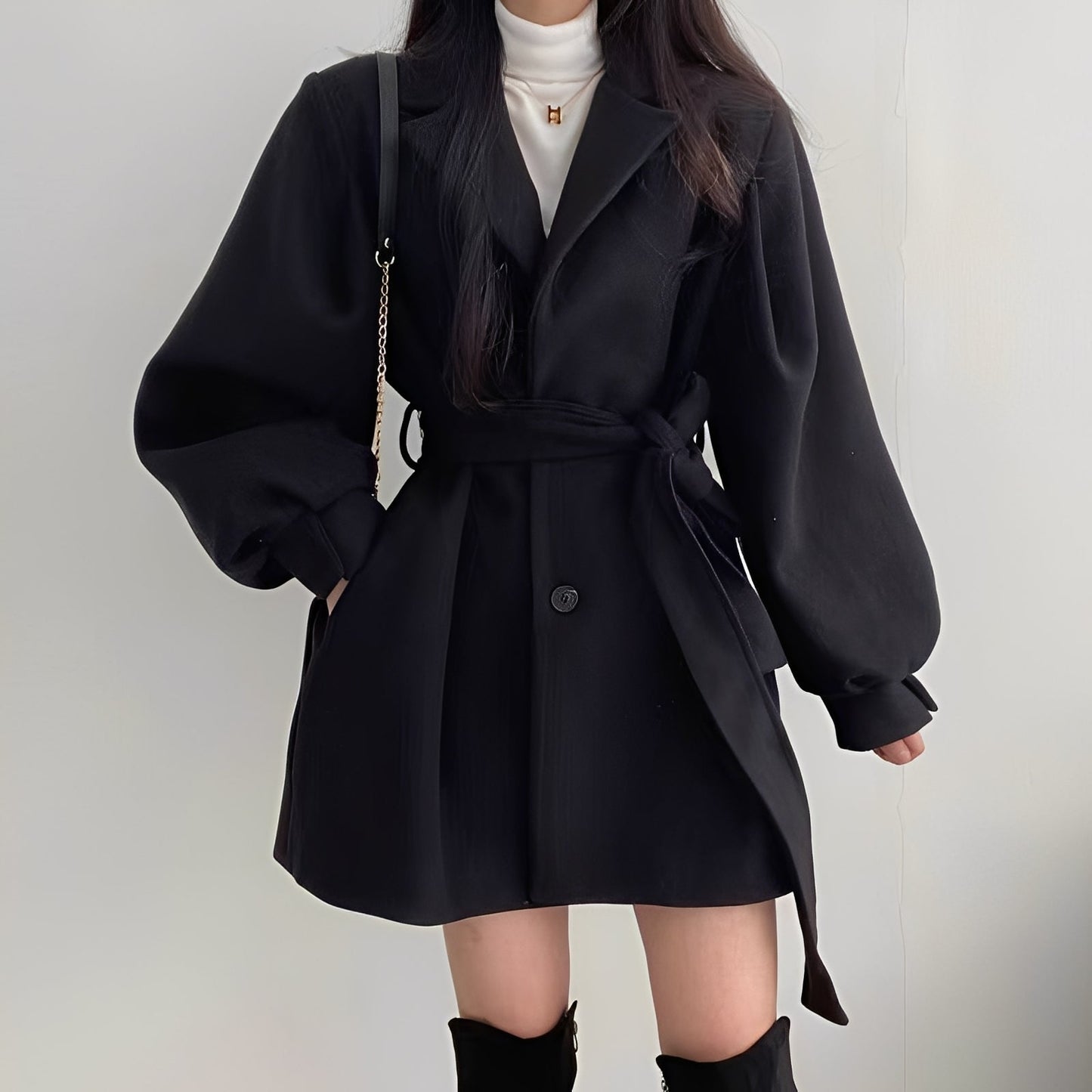 Meryl - Eleganter mittellanger Damen-Wollmantel
