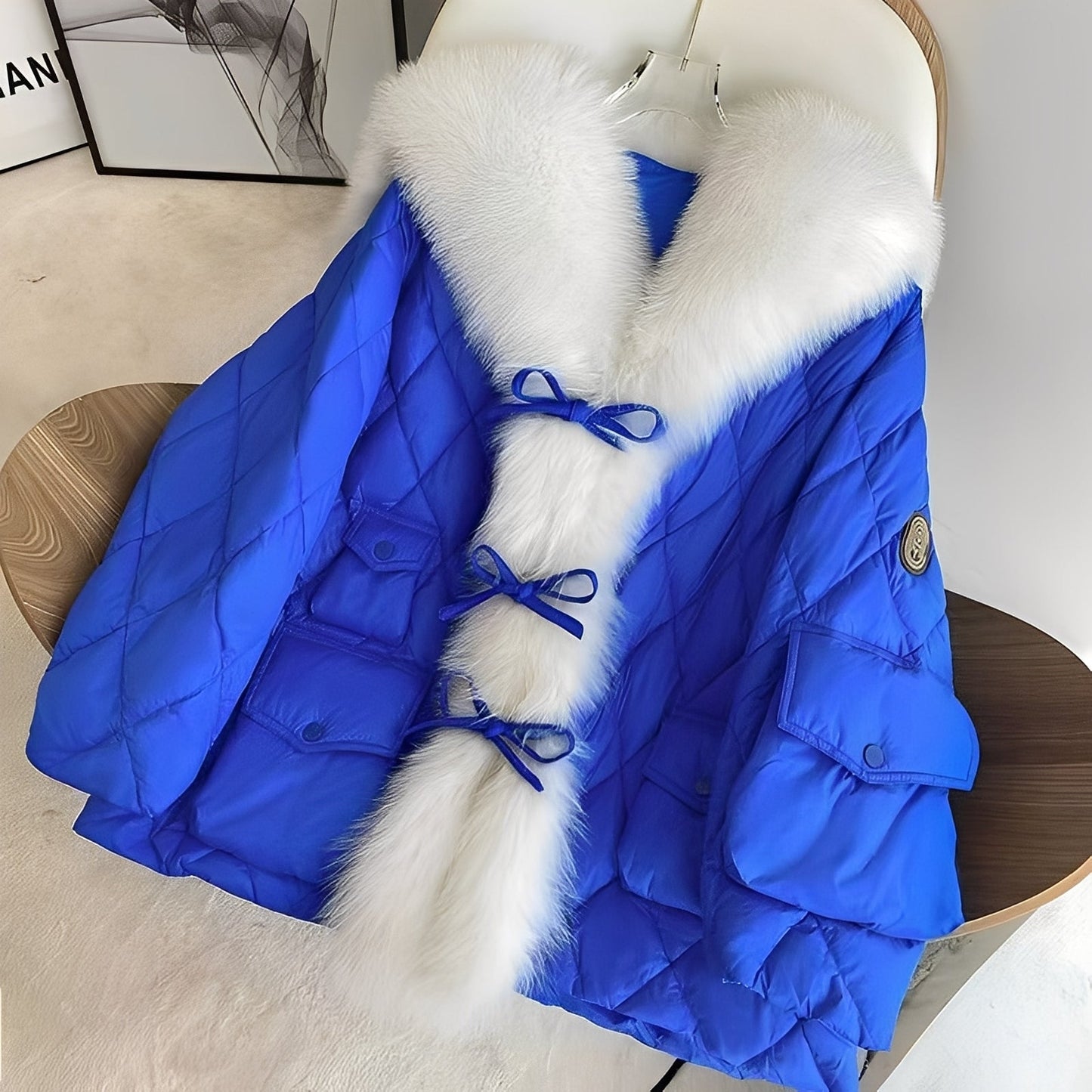 Marjorie - Modische Damen-Daunenjacke mit Fellkragen