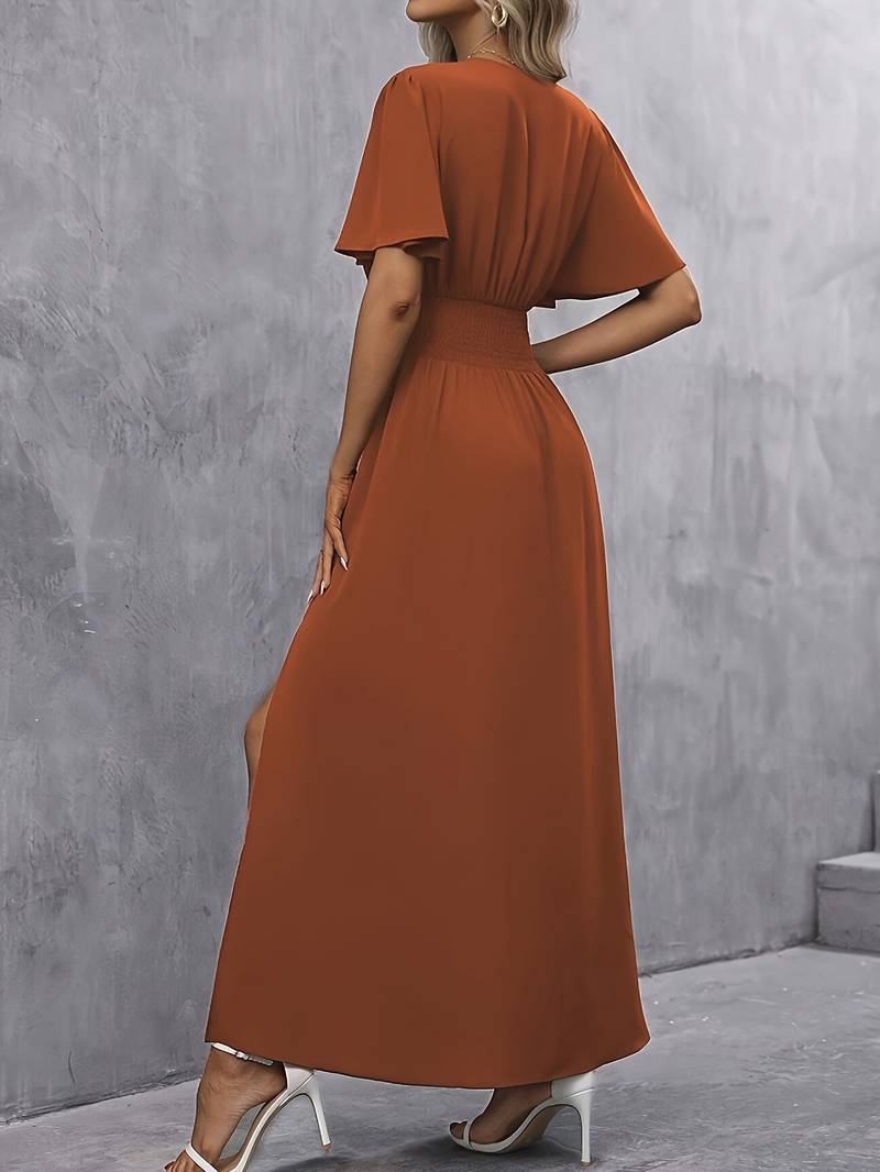 Juliette – Damenkleid mit Rüschenausschnitt und gefaltetem Taillenbereich