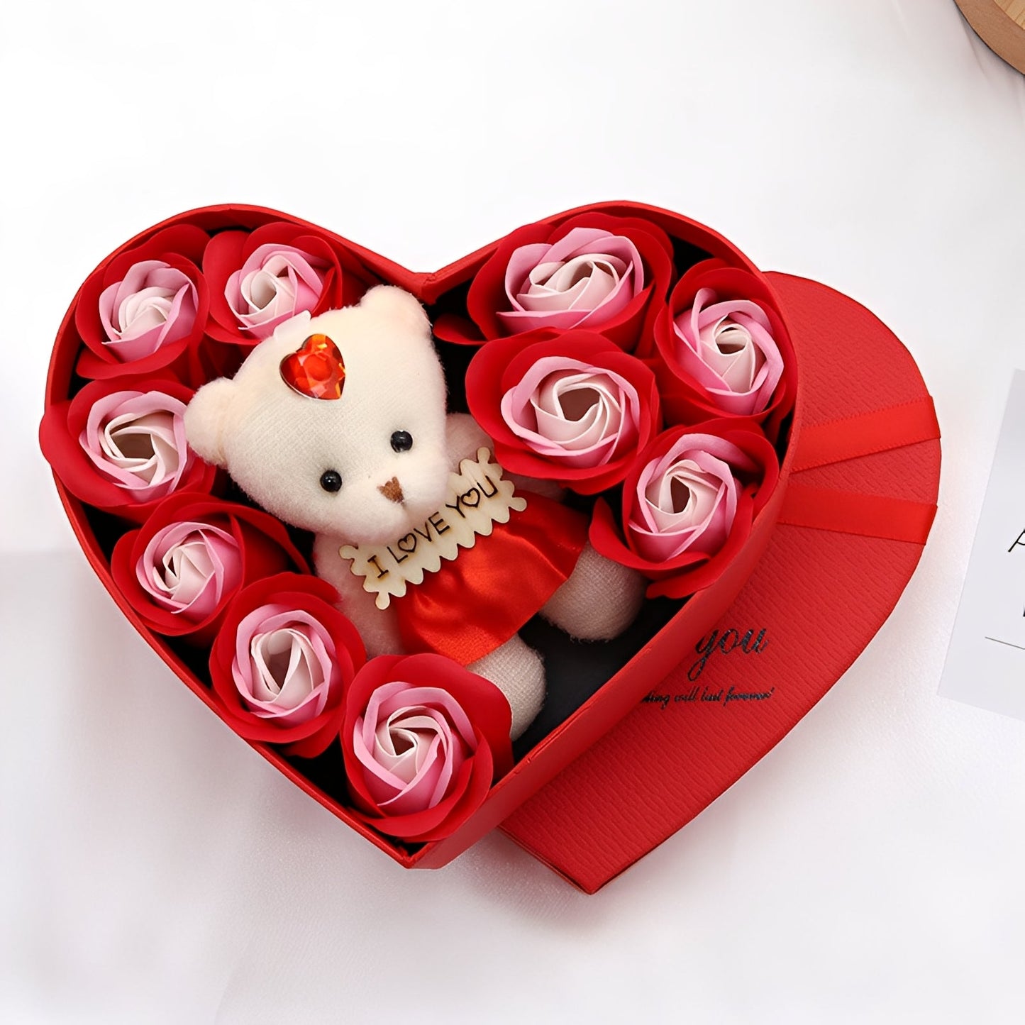 Heartley - Rosenbär als Geschenk in Herzform für den Valentinstag