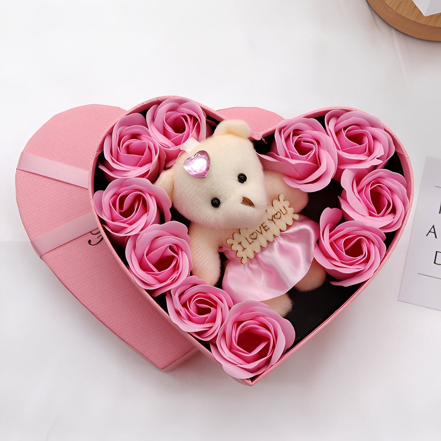 Heartley - Rosenbär als Geschenk in Herzform für den Valentinstag