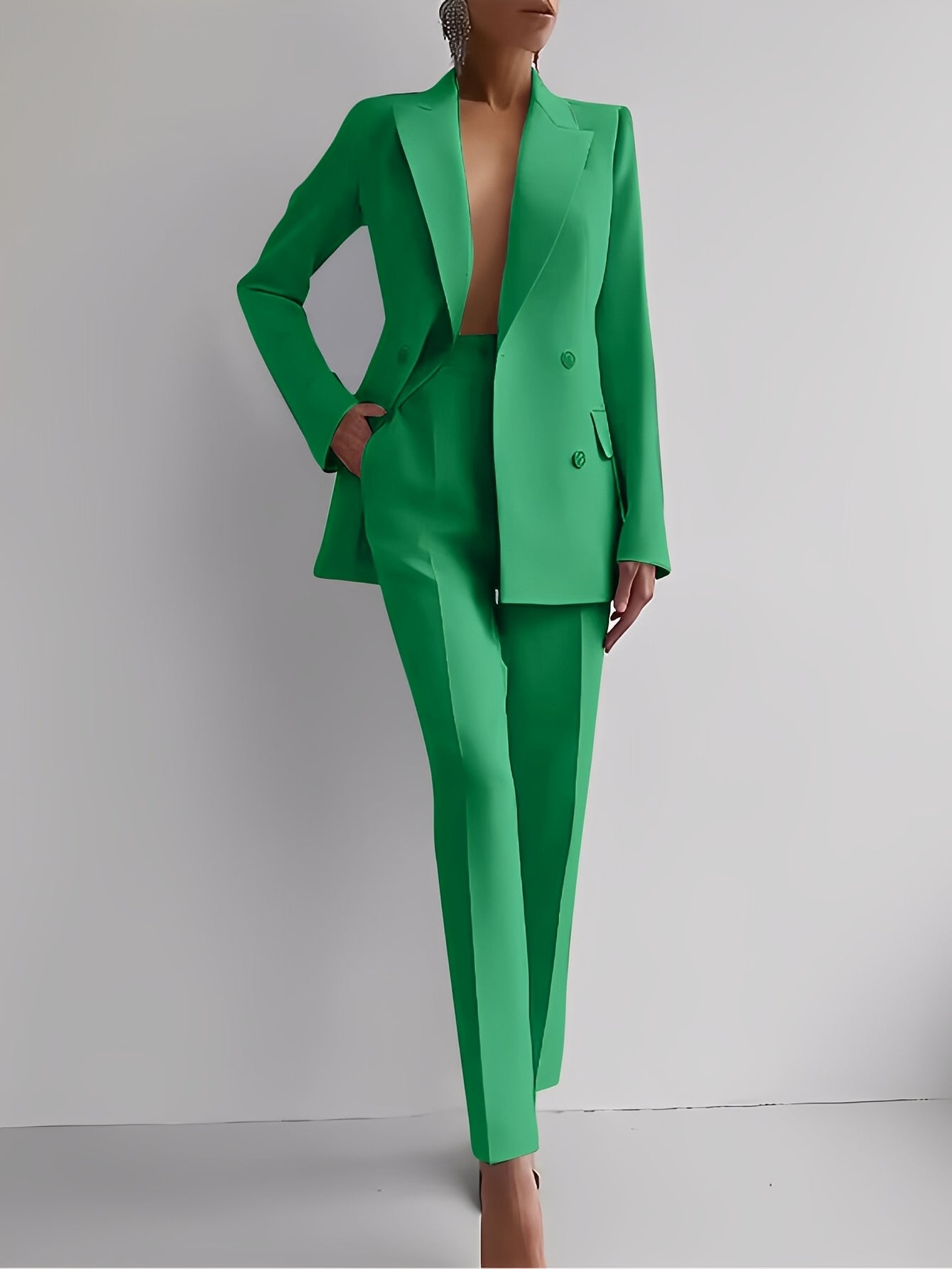 Nydia - Modisches Set für Damen mit schmalem Blazer und Hose