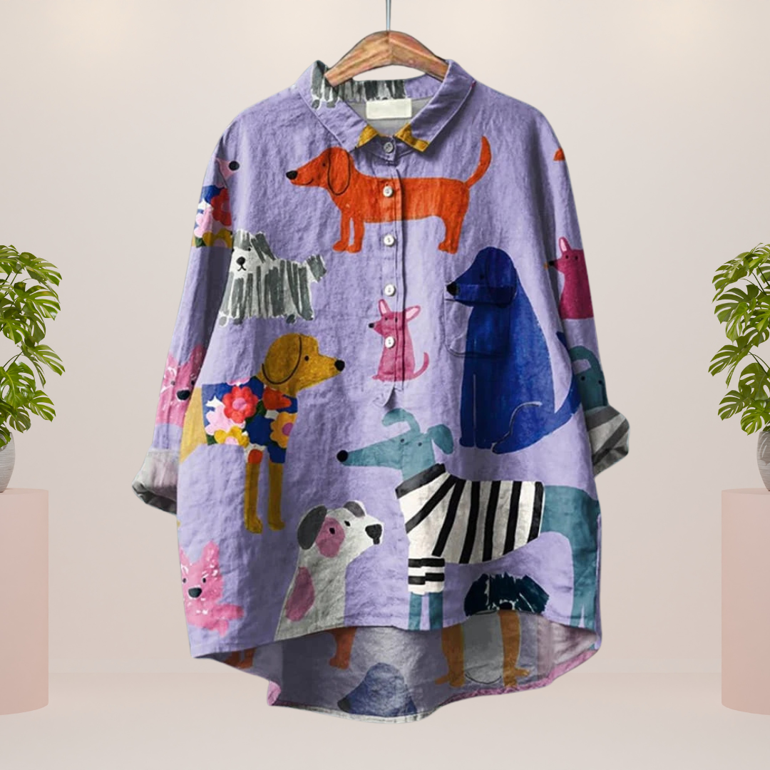 Tilda – Verspielte Bluse mit Hunde-Print und Knopfleiste