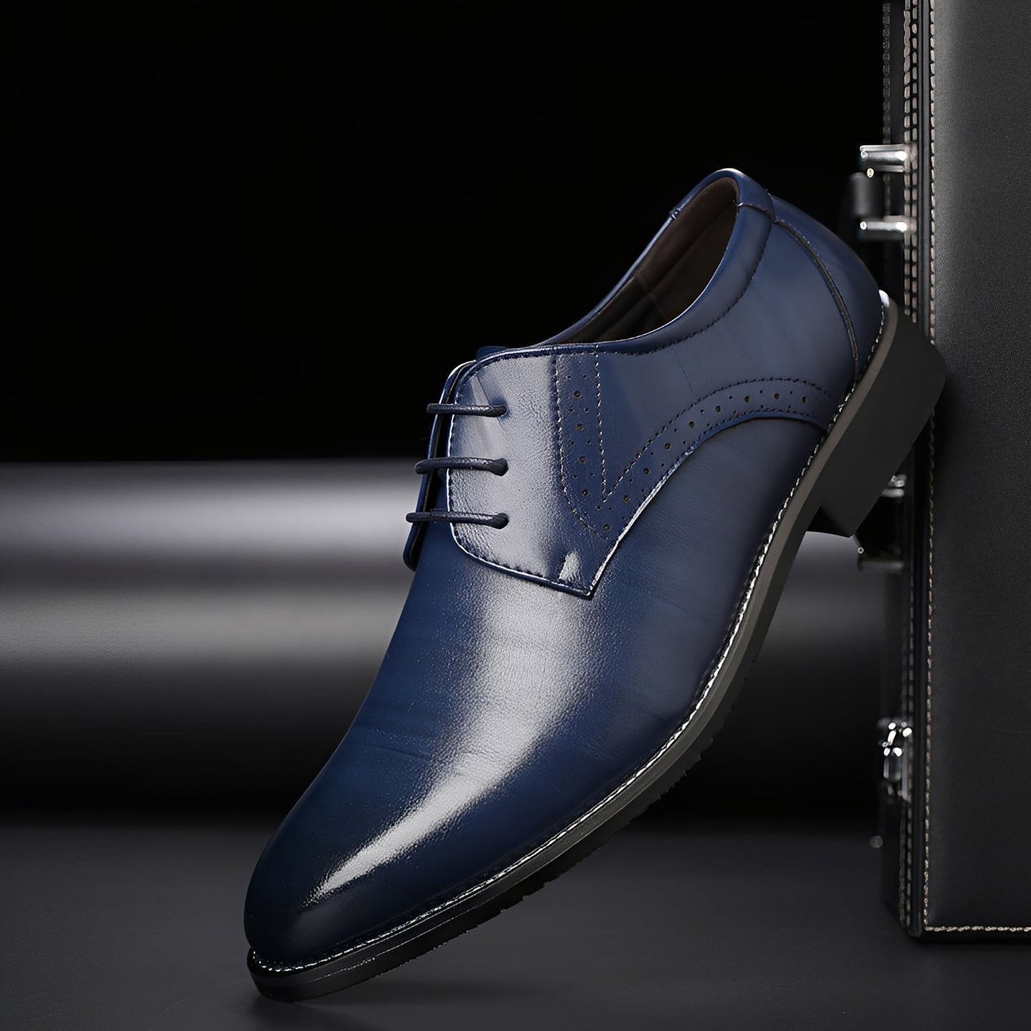Desmond - Modische Lederschuhe mit Lochmuster für Herren