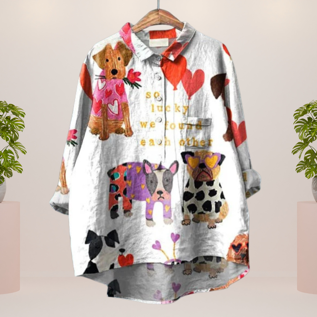 Tilda – Verspielte Bluse mit Hunde-Print und Knopfleiste