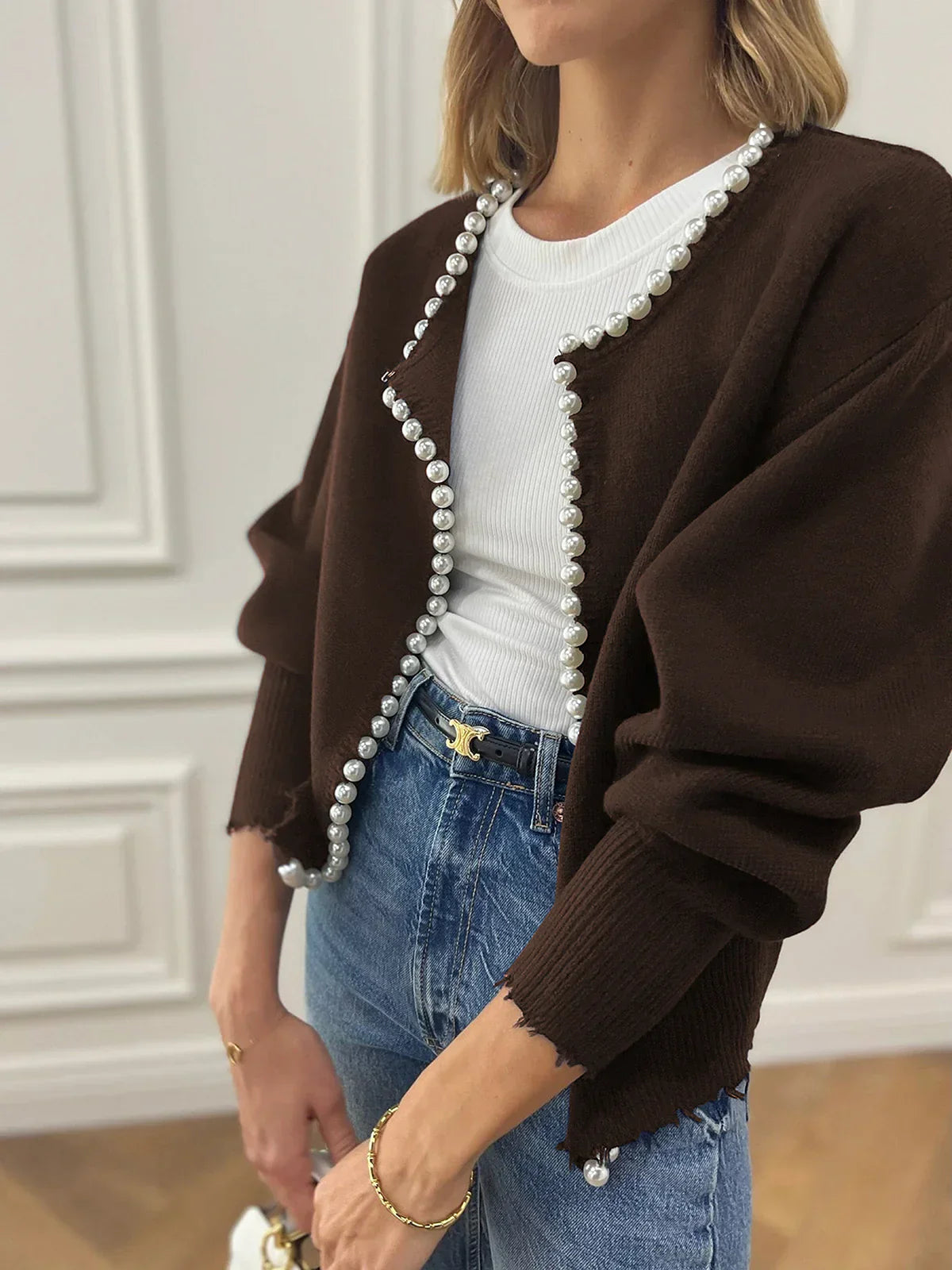 Vivien – Strickjacke mit Perlenverzierungen und Fransenabschluss