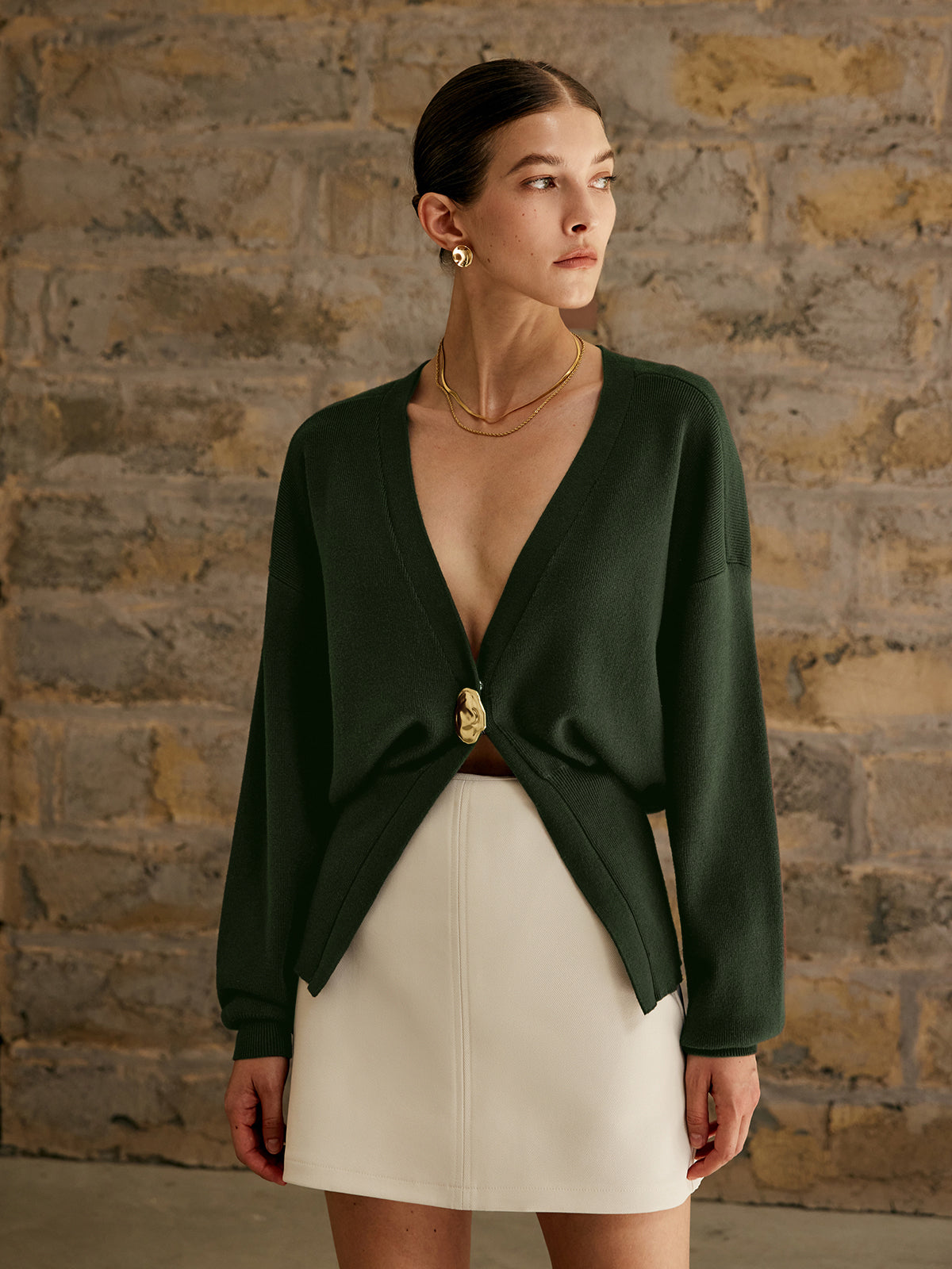 Clarissa – Strickjacke mit goldenen Knöpfen