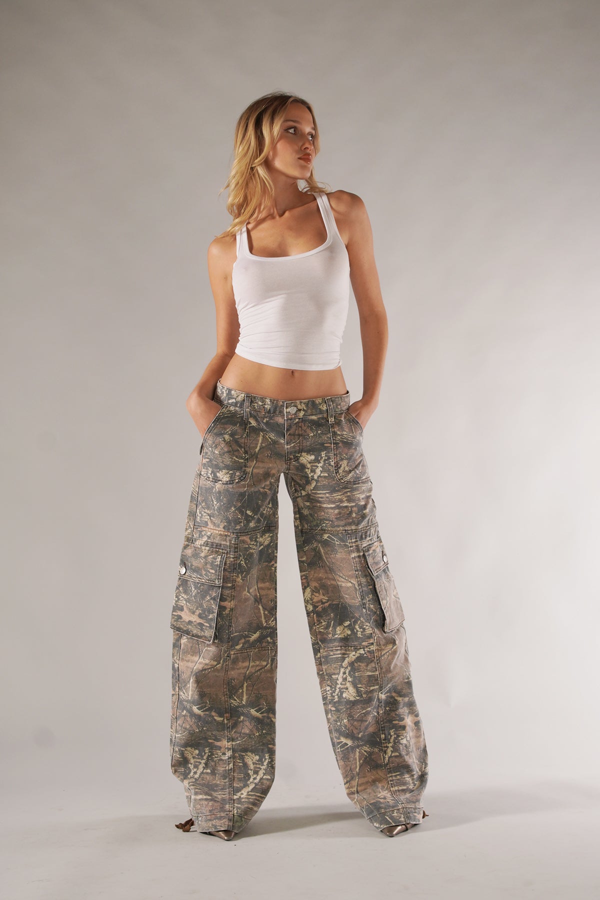 Demelza - Damen Camouflage-Cargohose mit weitem Bein