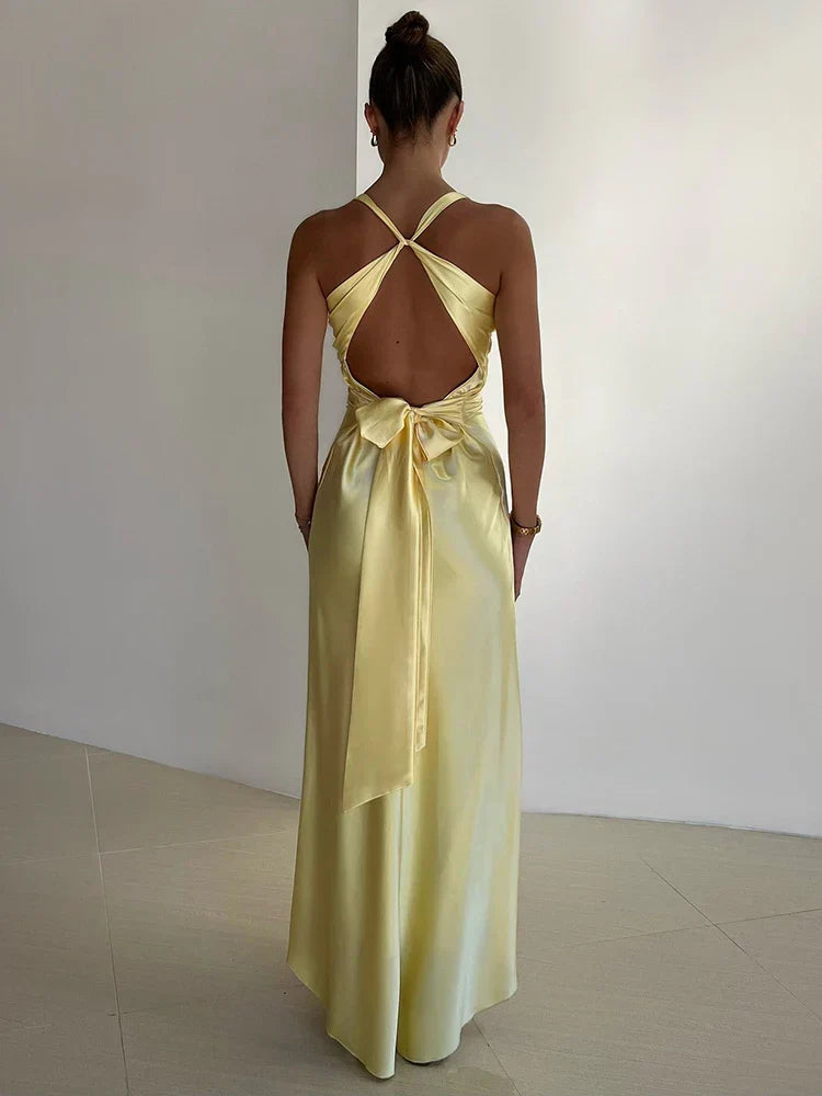 Marlene – Satin-Abendkleid mit Nackenträger