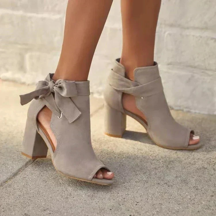 Celestine – Schicke orthopädische Sandalen mit Absatz und Schleife