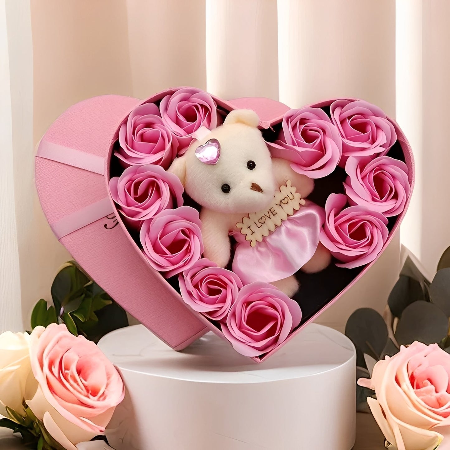 Heartley - Rosenbär als Geschenk in Herzform für den Valentinstag