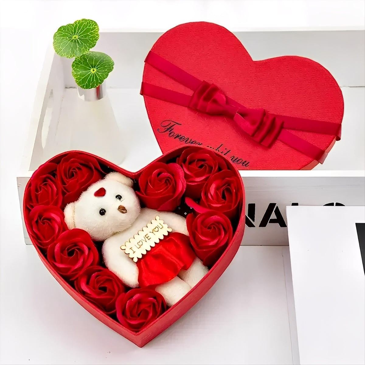 Heartley - Rosenbär als Geschenk in Herzform für den Valentinstag