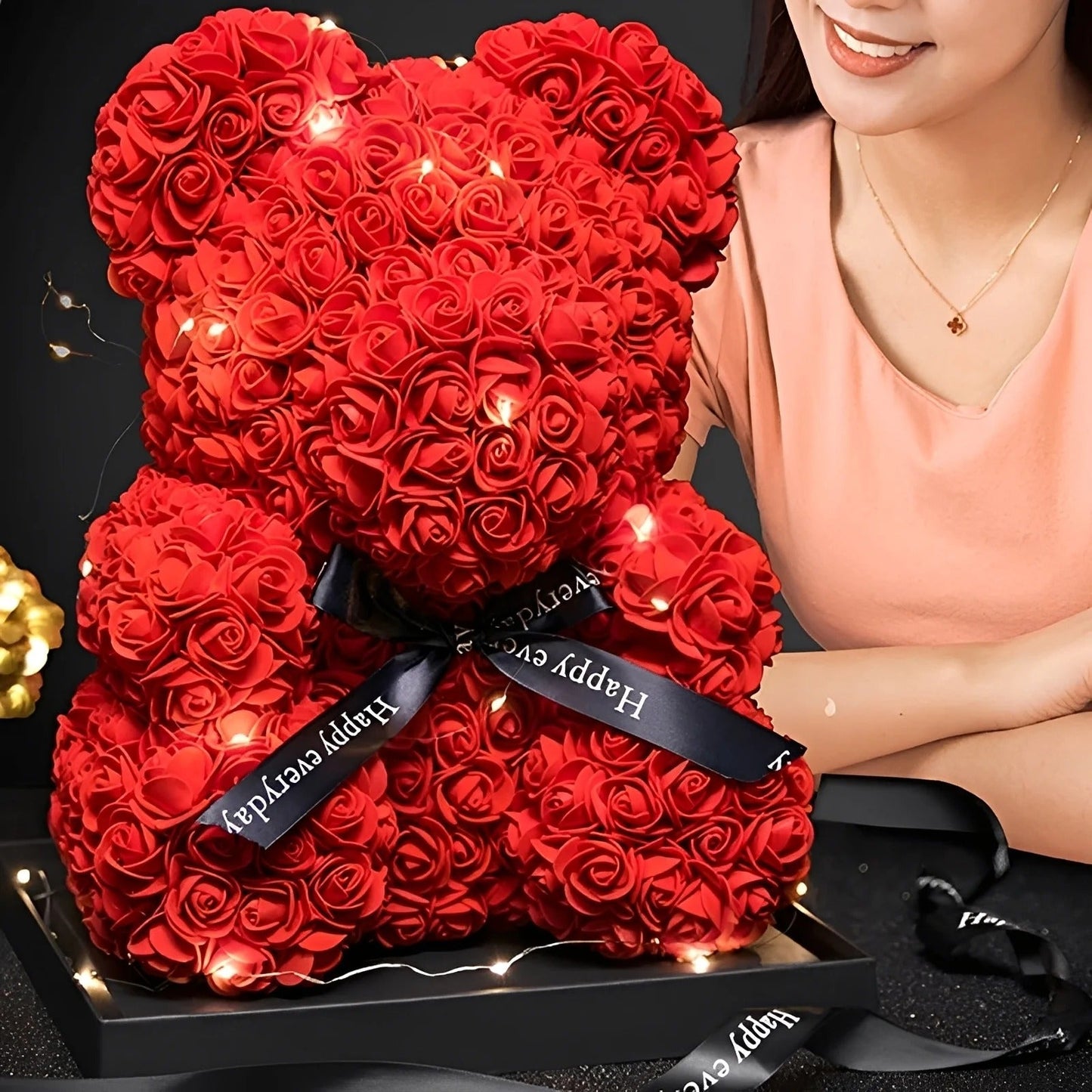 Teddie - Herziger Rosenbär mit LED-Geschenkbox für den Valentinstag