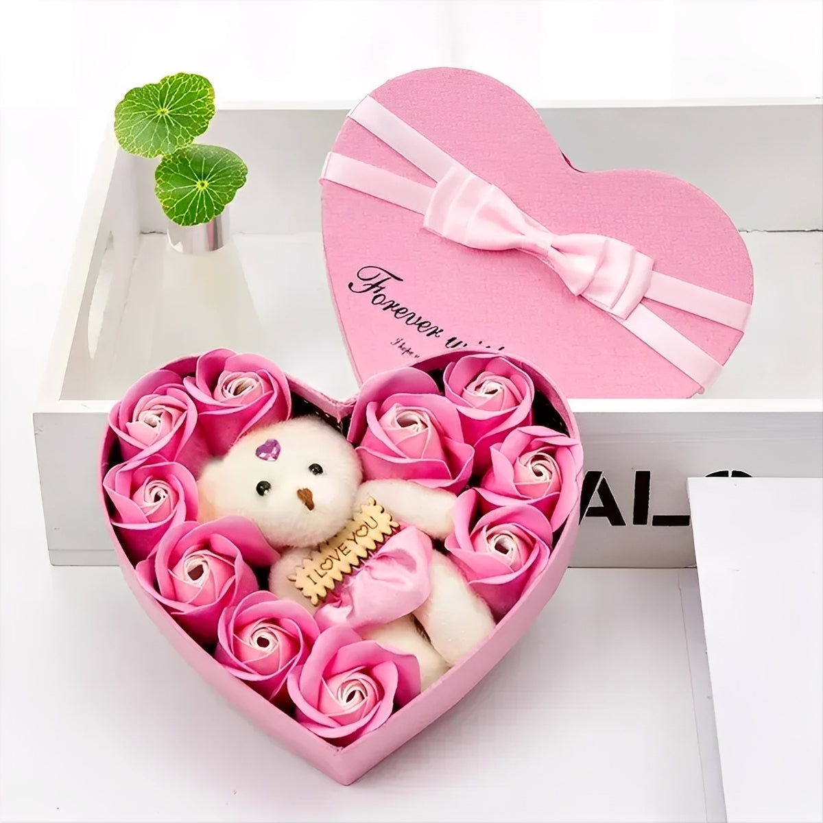 Heartley - Rosenbär als Geschenk in Herzform für den Valentinstag