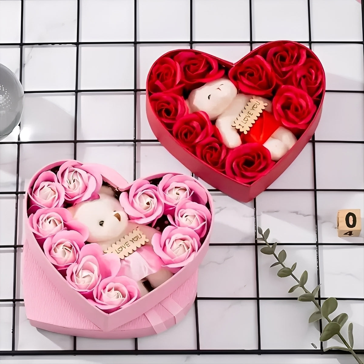 Heartley - Rosenbär als Geschenk in Herzform für den Valentinstag