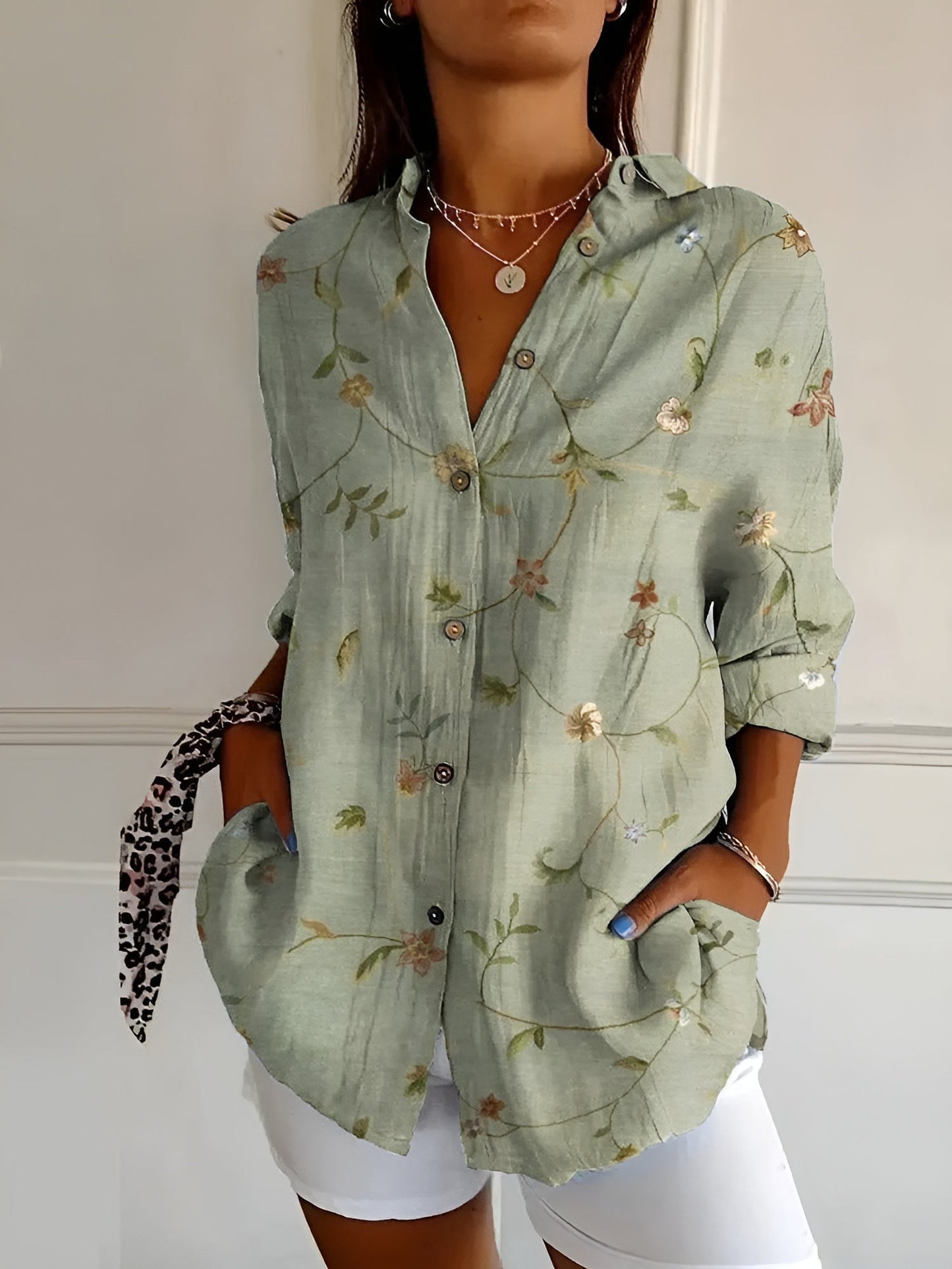 Marleen – Bluse mit Knöpfen und langen Ärmeln