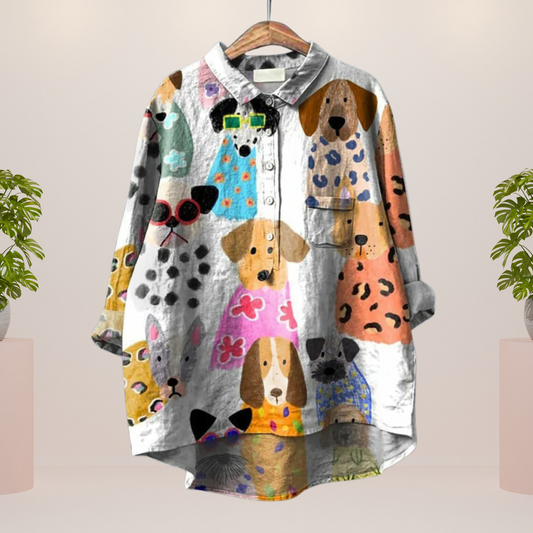 Tilda – Verspielte Bluse mit Hunde-Print und Knopfleiste