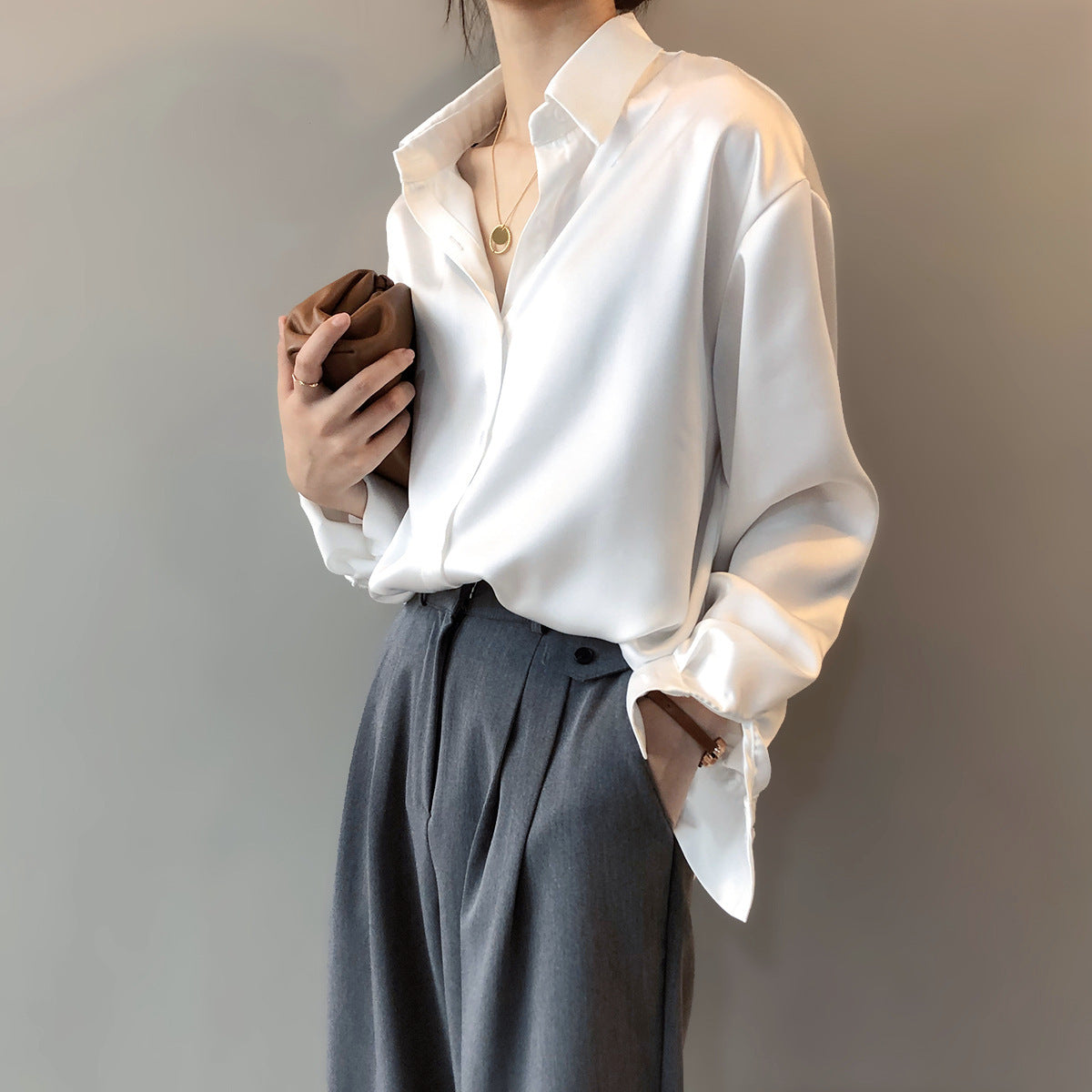 Briana - Schicke Satin-Seidenbluse mit Knöpfen für Frauen