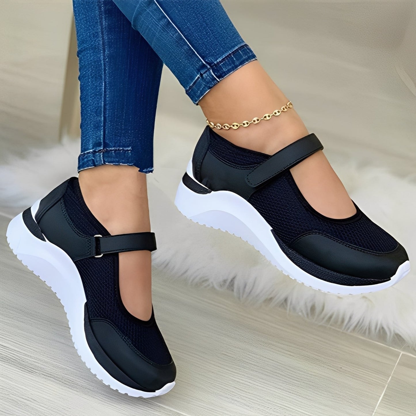 Nichola - Trendige Damensandalen mit Netzriemen