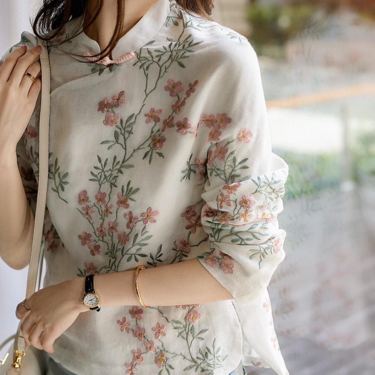 Charnette - Elegante Damenbluse aus besticktem Leinen