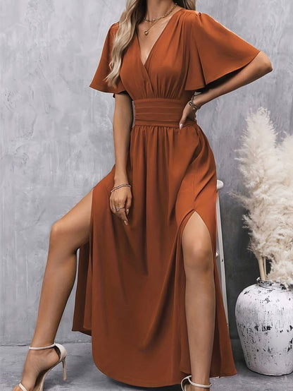 Juliette – Damenkleid mit Rüschenausschnitt und gefaltetem Taillenbereich