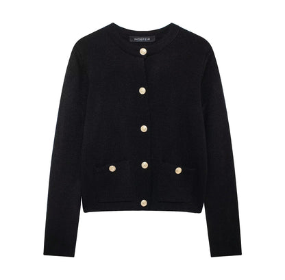 Zinnia - Bequeme Strickjacke mit goldenen Knöpfen für Frauen