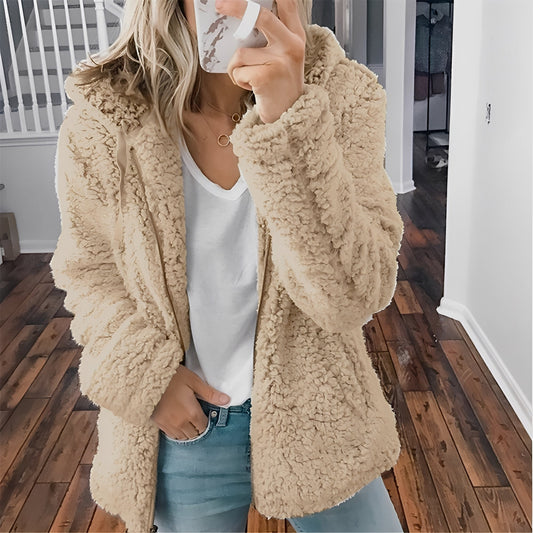 Blaire - Bequeme Damenjacke mit Kapuze aus Plüschfell