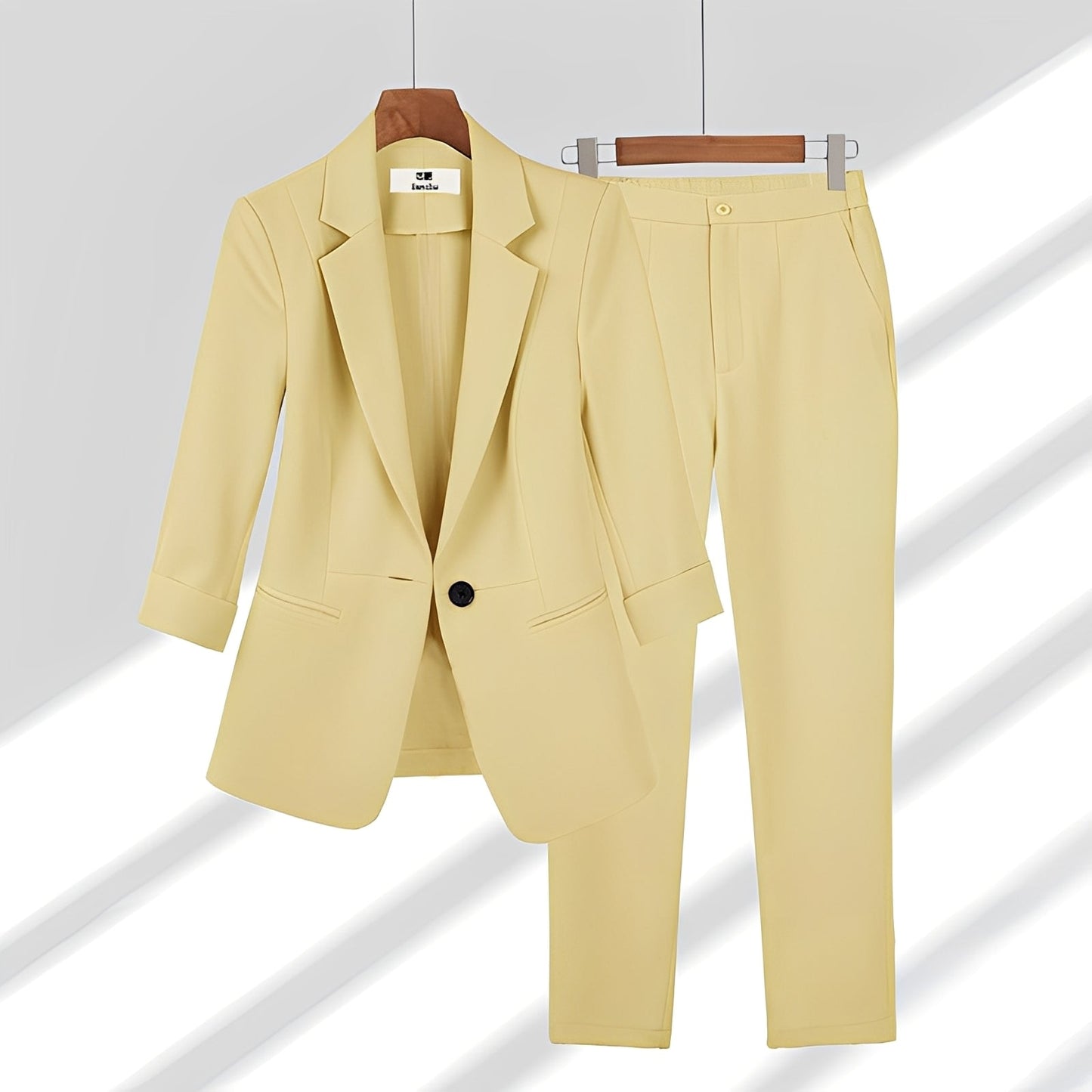 Andrea - Elegantes Frauen-Outfit mit Jackett und Hose