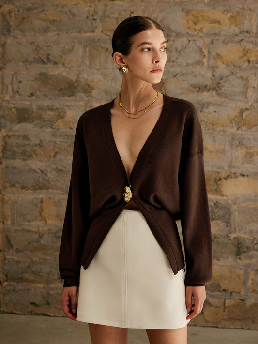 Clarissa – Strickjacke mit goldenen Knöpfen