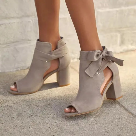 Celestine – Schicke orthopädische Sandalen mit Absatz und Schleife