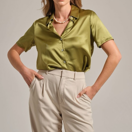 Satinbluse mit Knöpfen