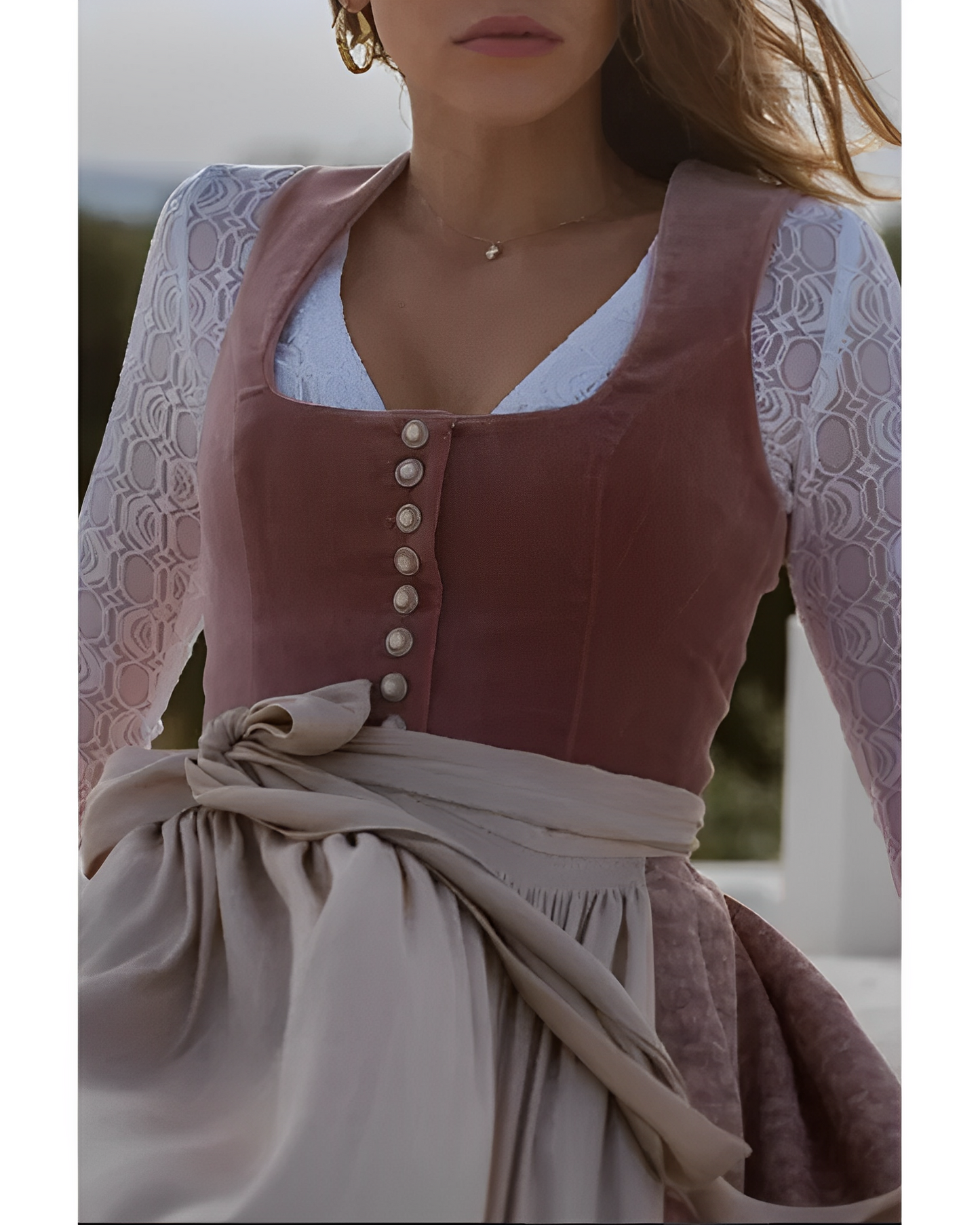 Greta – Midi Dirndl mit quadratischem Ausschnitt