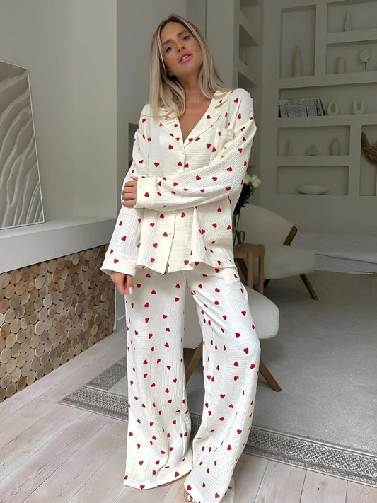 Lola – Schicker Schlafanzug mit Herzmustern