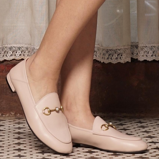Loafer in Rosé mit Perlendetail