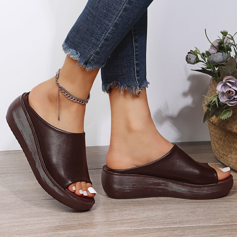 Gaile – Schicke Allwetter-Pantoletten für Frauen
